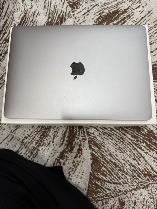 Продам MakBook Air 2019 года