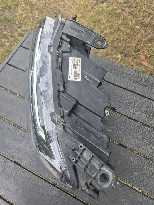 Far original Dacia Duster 2021 2024 fara defecte sau accidente ( nu merge led ul)in rest este perfect  schimbat pe casco