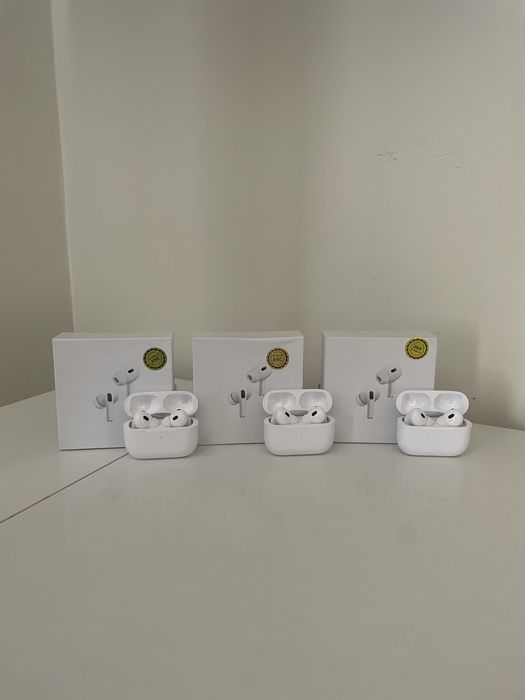 Vand 3 perechi de casti wireless