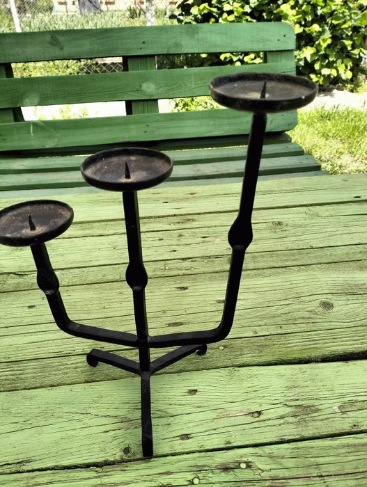 Железен свещник за три свещи