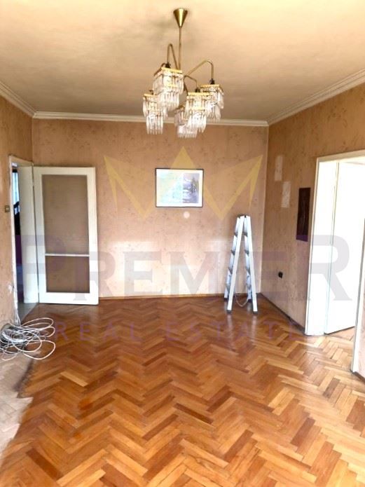 Продава се Тристаен апартамент в София, Бъкстон - 100 кв.м за 2430 €/кв.м - Снимка #1