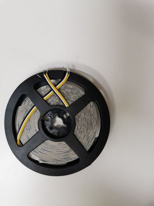 Bandă led cu lumină caldă