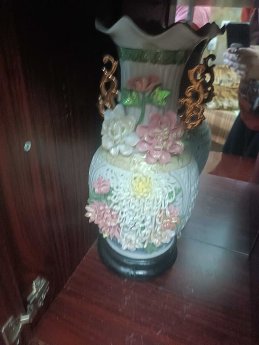 Продам две вазы, состояние отличное