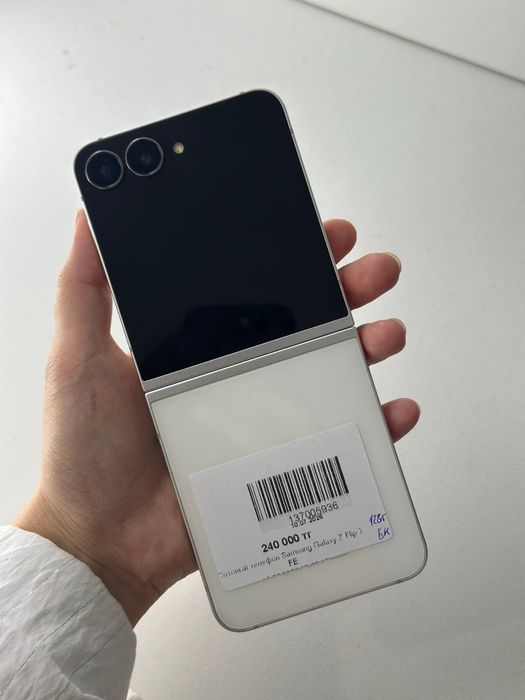 Телефон Samsung Galaxy Z Flip 7