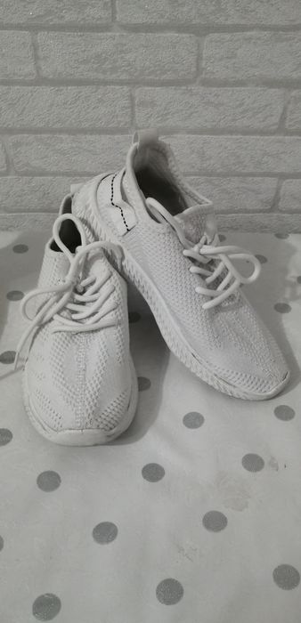 Продам обувь на девочку