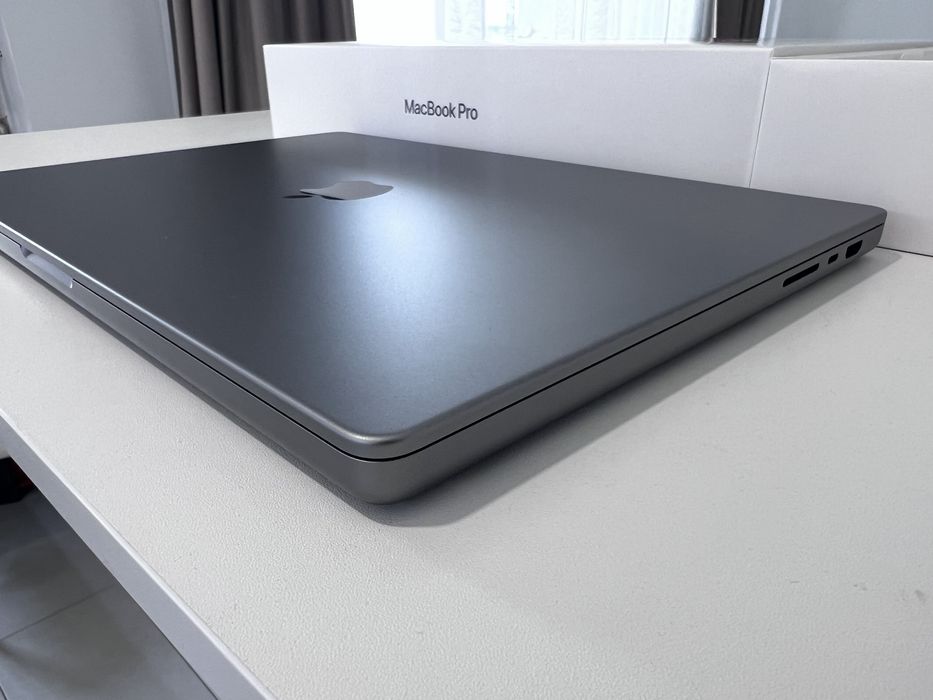 Macbook Pro 16 M1 Max 64 GB 1 Tera  Baterie 99%  38 cicluri NOU