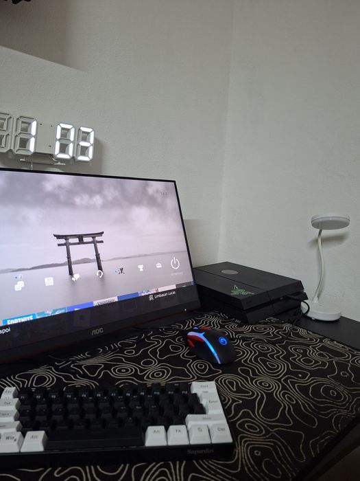 Vând Ps4 normal o maneta