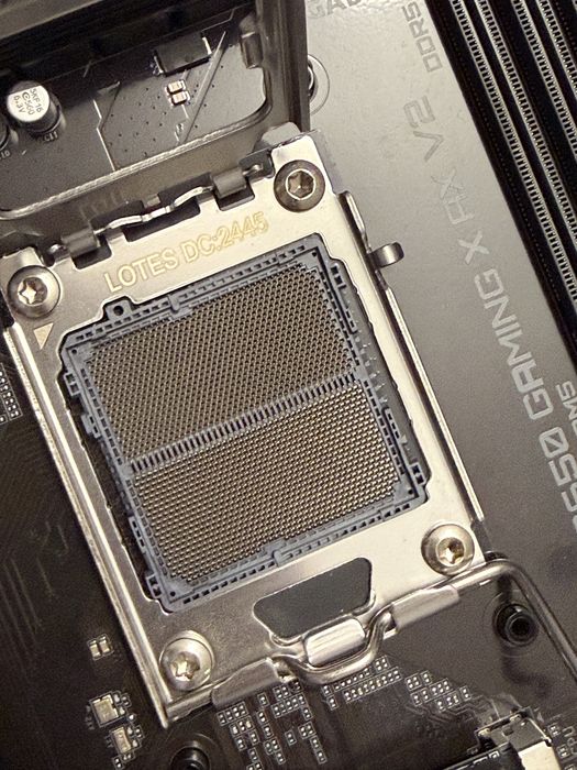 RYZEN 7800X3D  + B650 Gaming X AX V2 (wifi+bluetooth)