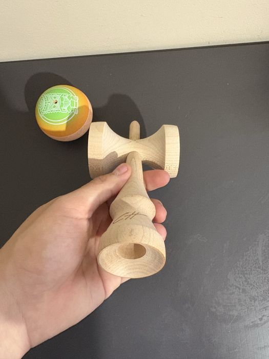 Kendama locked studios (nu miguel sweets krom)