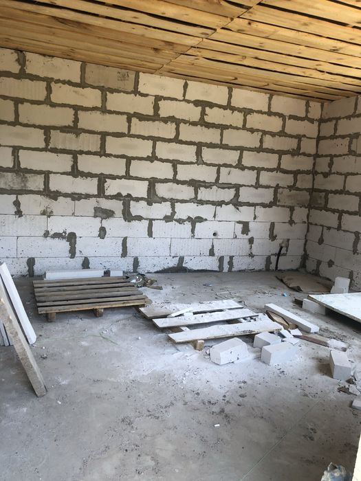 Учаток с хоз постройками гараж баня фундамент