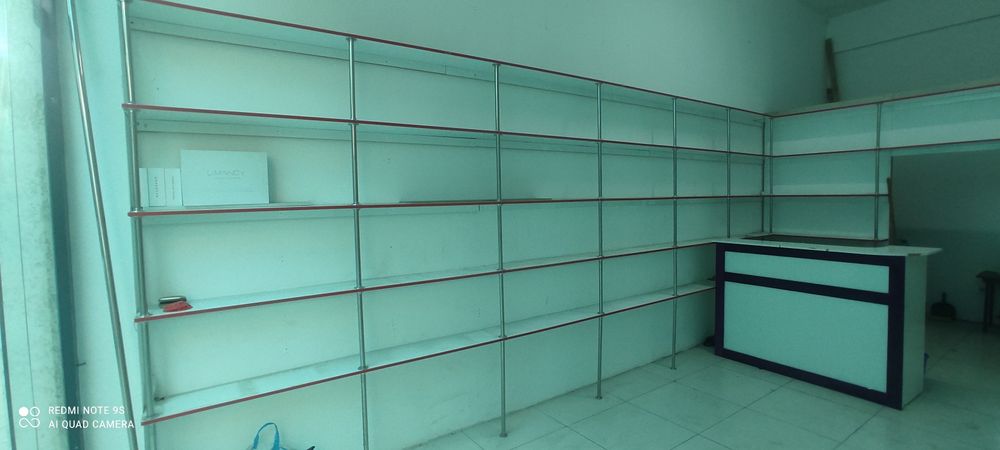 Витрины и полки для магазинов