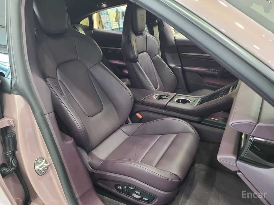 Porsche Taycan Base