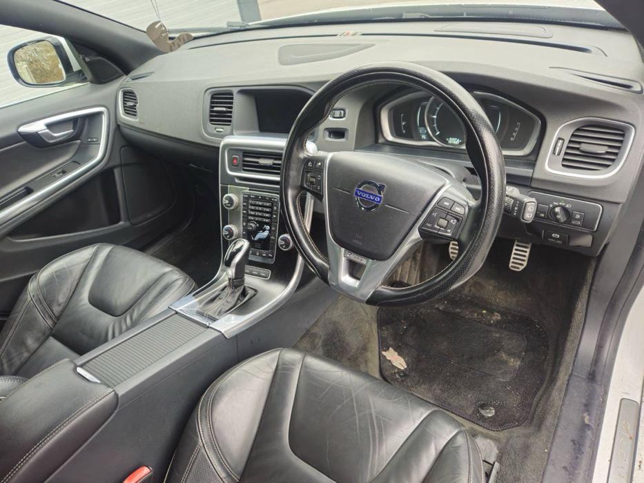 Volvo V60 R-Design D6  215 PHEV AWD на части