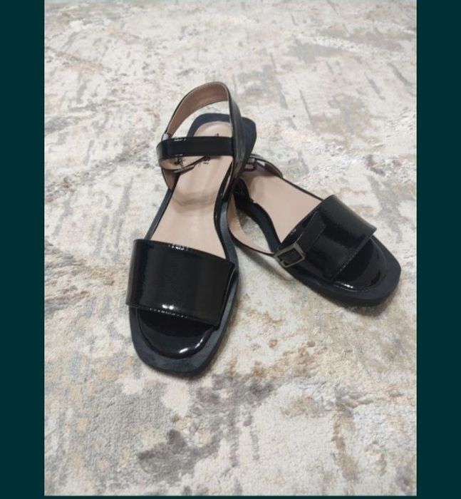 Женские босоножки