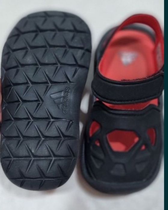 Vând sandale de baietel