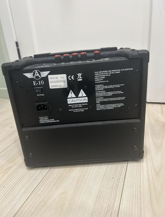 Комбоусилитель для гитары zAr