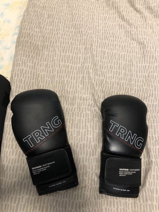 Боксов комплект – ръкавици TRN + протектори за крака