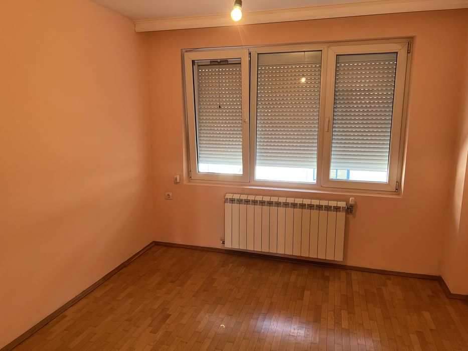 Дава се под наем Четиристаен апартамент в Велико Търново, Акация - 140 кв.м за 500 € - Снимка #10