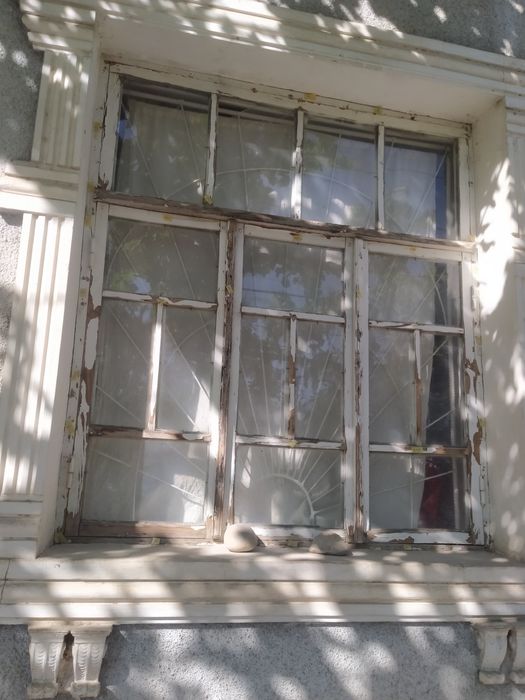 Eshik deraza sotiladi