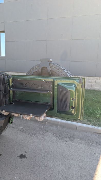 Продам столик FORD Bronco