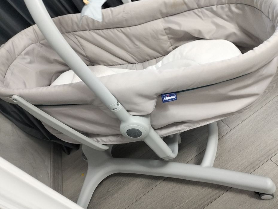 Vând londoul chicco