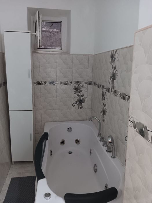 Inchiriez apartament