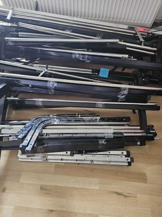 Stender Metal  -  reglabil pe inaltime, Negru si crom - Perfect pentru magazin de haine