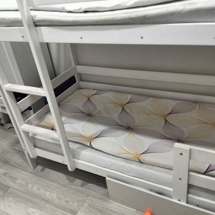 Двухъярусная детская кровать