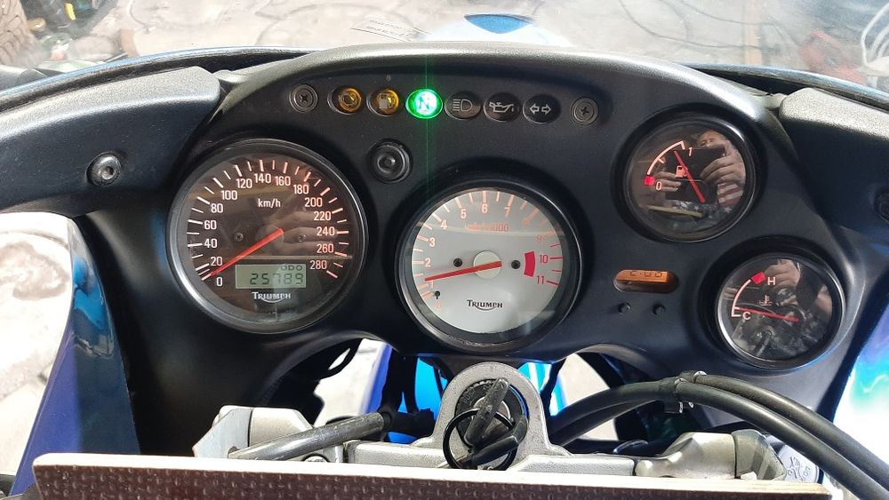 Спорт - Турист, Triumph sprinter 995i 2005 г.