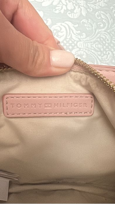 Продам сумочку Tommy