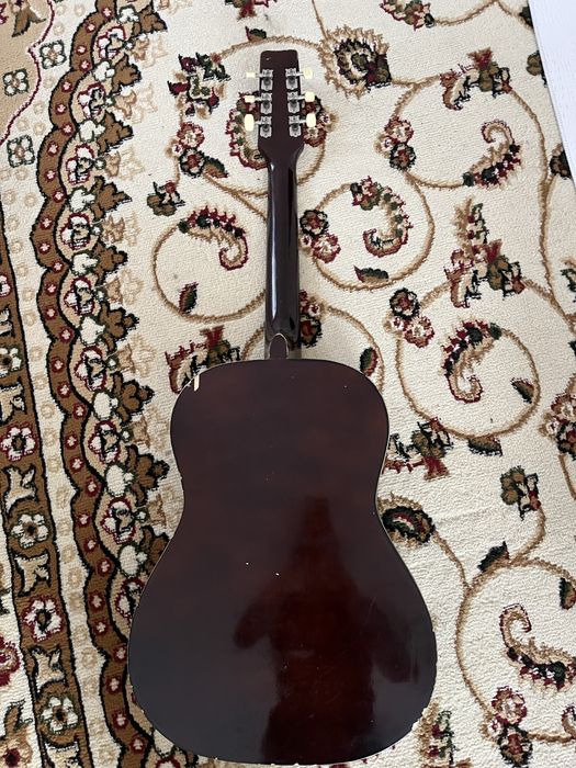 Продам гитару не дорого