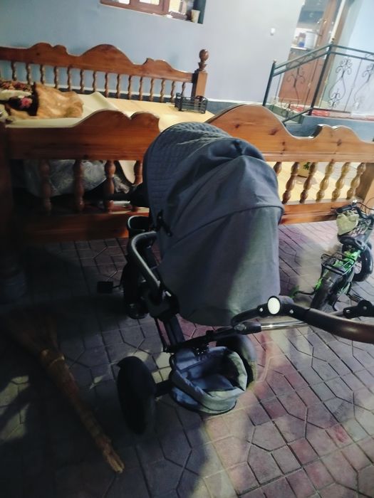 Bolalar uch oyoqli velosiped kolyaskasi