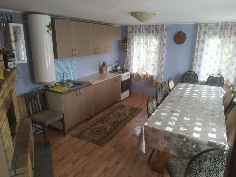 Продам дачу на берегу озера.