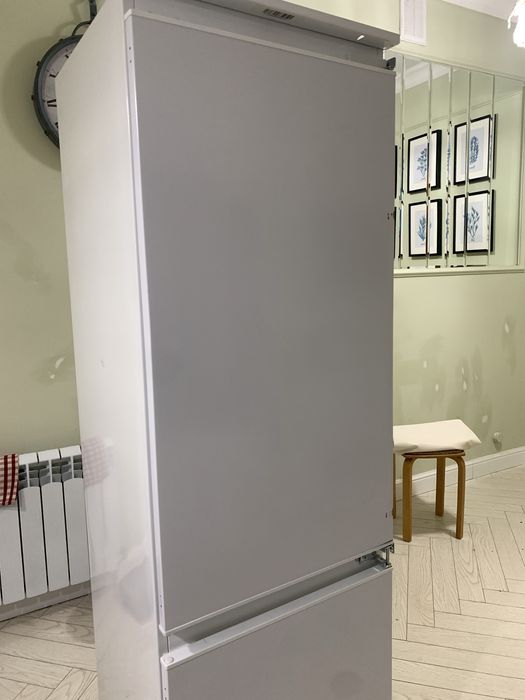 Встроенный холодильник