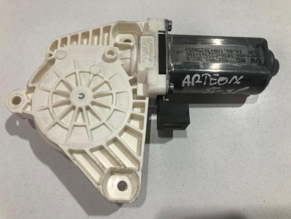 Motoras macara geam stanga spate Volkswagen Passat B8 5q4959802b