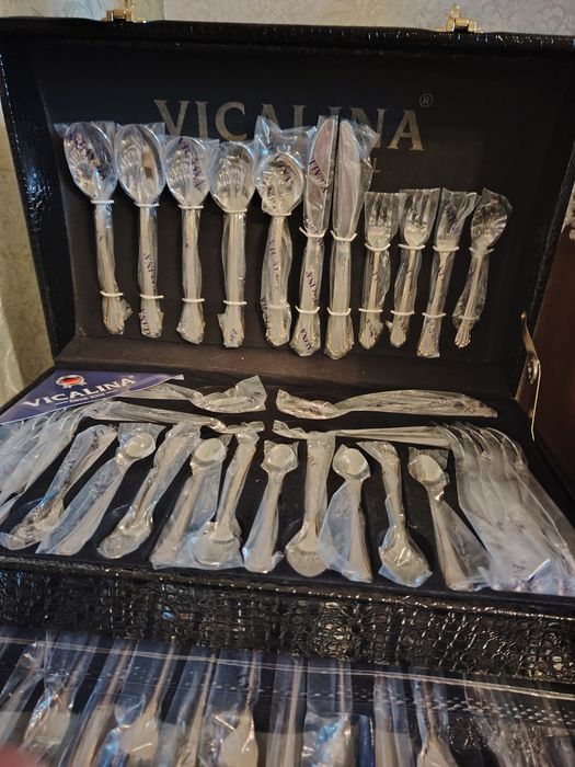 Набор столовых приборов.