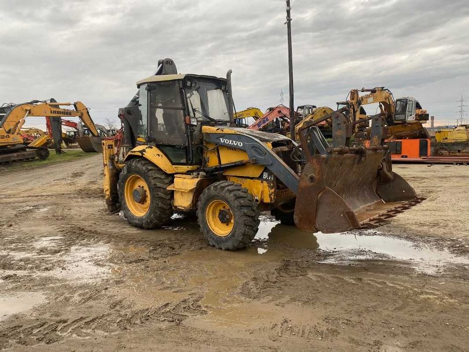 Dezmembrez buldoexcavator Volvo BL71-piese de schimb Volvo