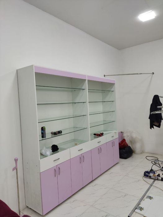 Buyurtma asosida magazin uchun mebel na zakaz