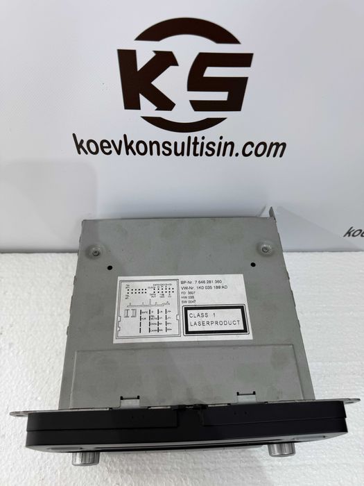 Мултимедия радио оригинално VOLKSWAGEN 1K0 035 186 AD