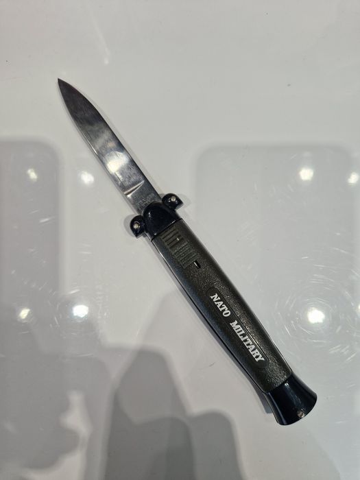 Cutite din metal Army