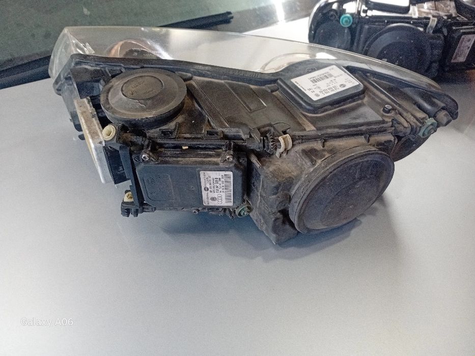 Far xenon stanga/dreapta pentru vw touareg 7L 2006/2007/2008/2009