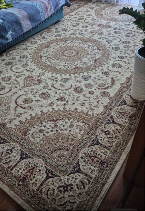 Продаю ковер ,размер 3 на 6,состояние хорошее