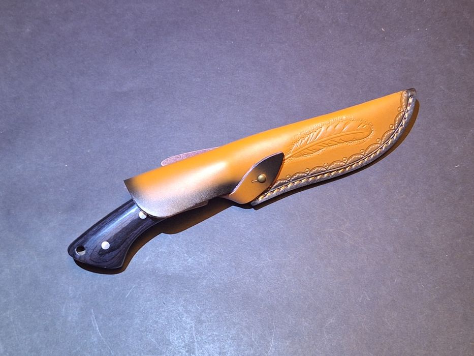 Ловен нож с кожена кания