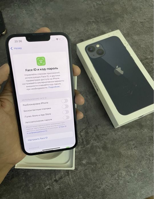 Телефон iPhone 13