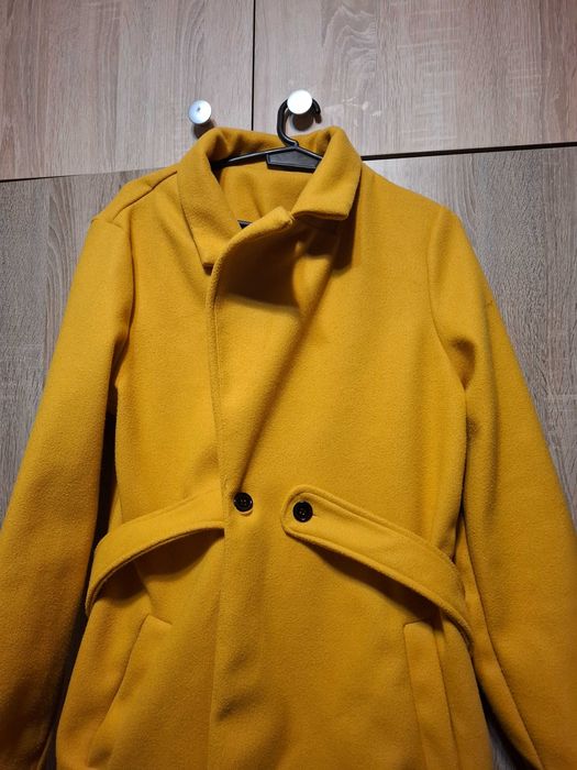 Дамско дълго жълто палто