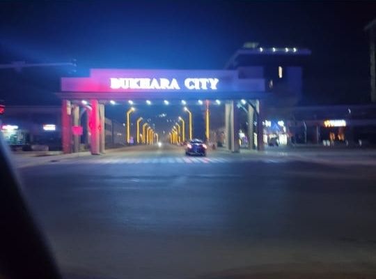 Срочно продам 2 этажный магазин Бухара сити в дол дороге.