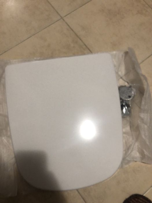 Тоалетен капак с плавно затваряне