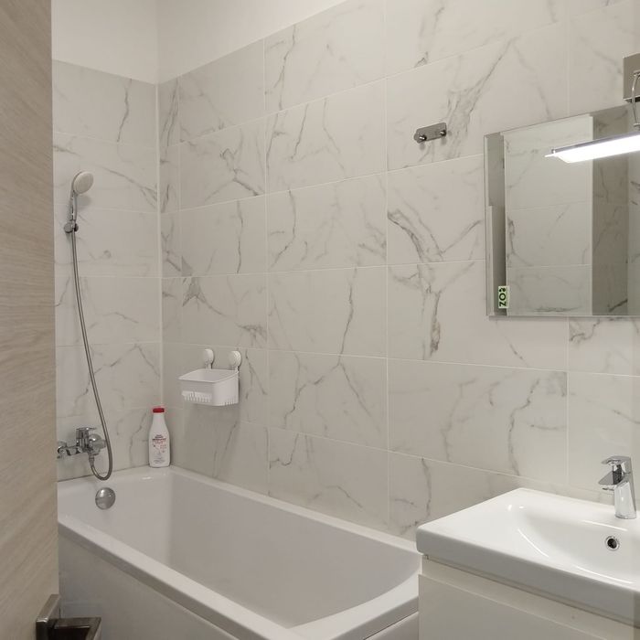 Vând garsonieră pe stradă D10 Nr 9  parter in complex By Alezzi N10  mobilat 34 mp mobilat complet prețul 60 mii euro negociabil