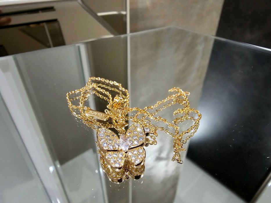 Van Cleef & Arpels VCA Rose Gold Diamond Two Butterfly Дамско Колие