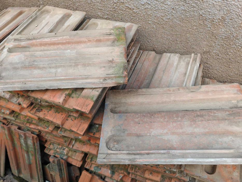 Vând țiglă 253 folosită